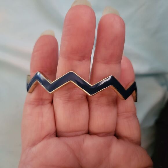 Chevron Patterned Bracelet Set in Blue and Purple - Picture 5 of 7